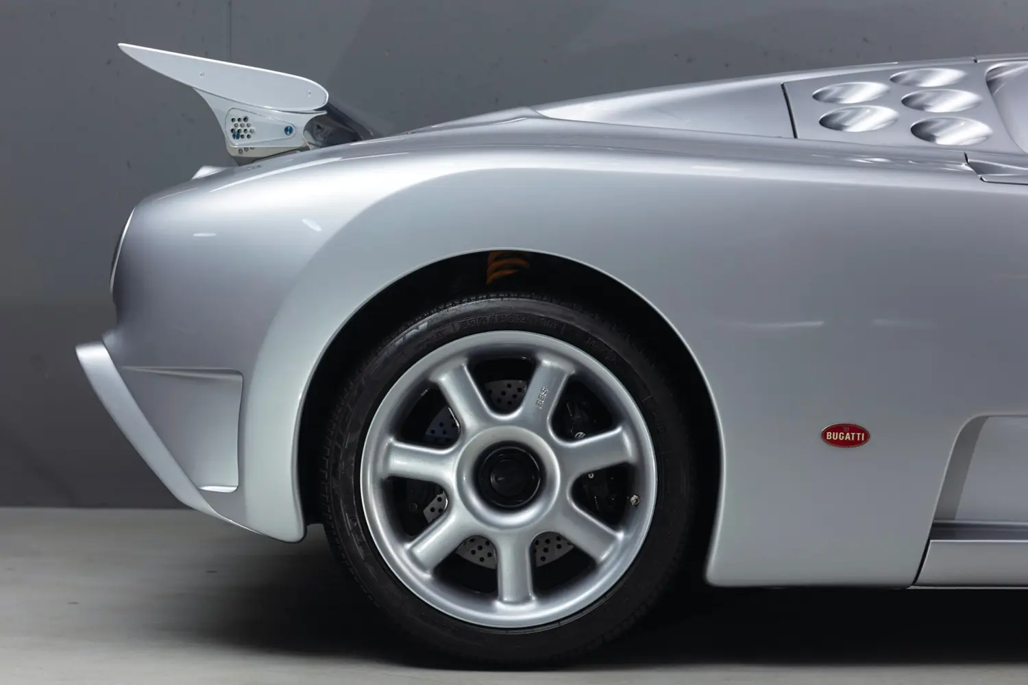 Bugatti EB 110 | Colors of Speed