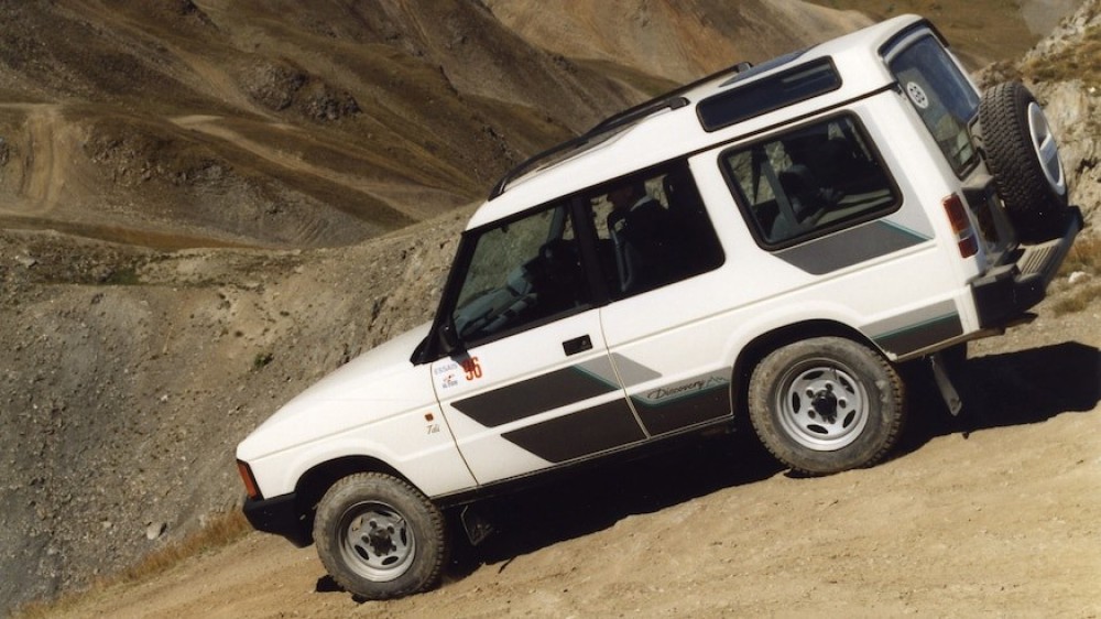 The Land Rover Discovery - Colors of Speed