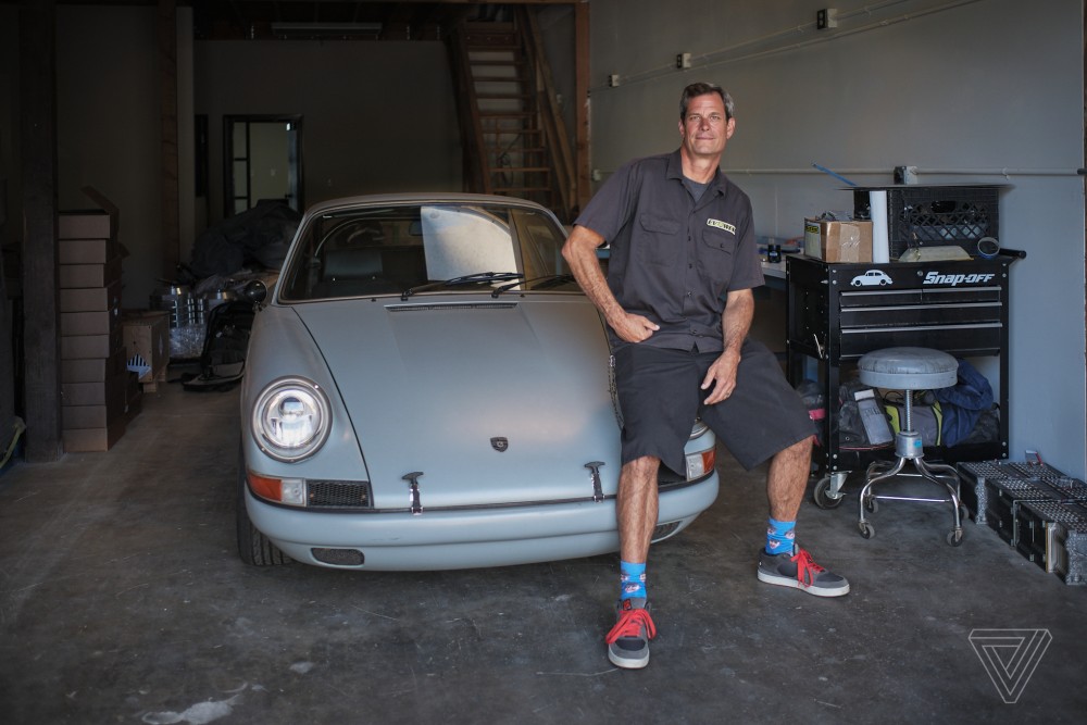 A 1968 Porsche 912 motorized by a Model S P85 powertrain - Colors of Speed