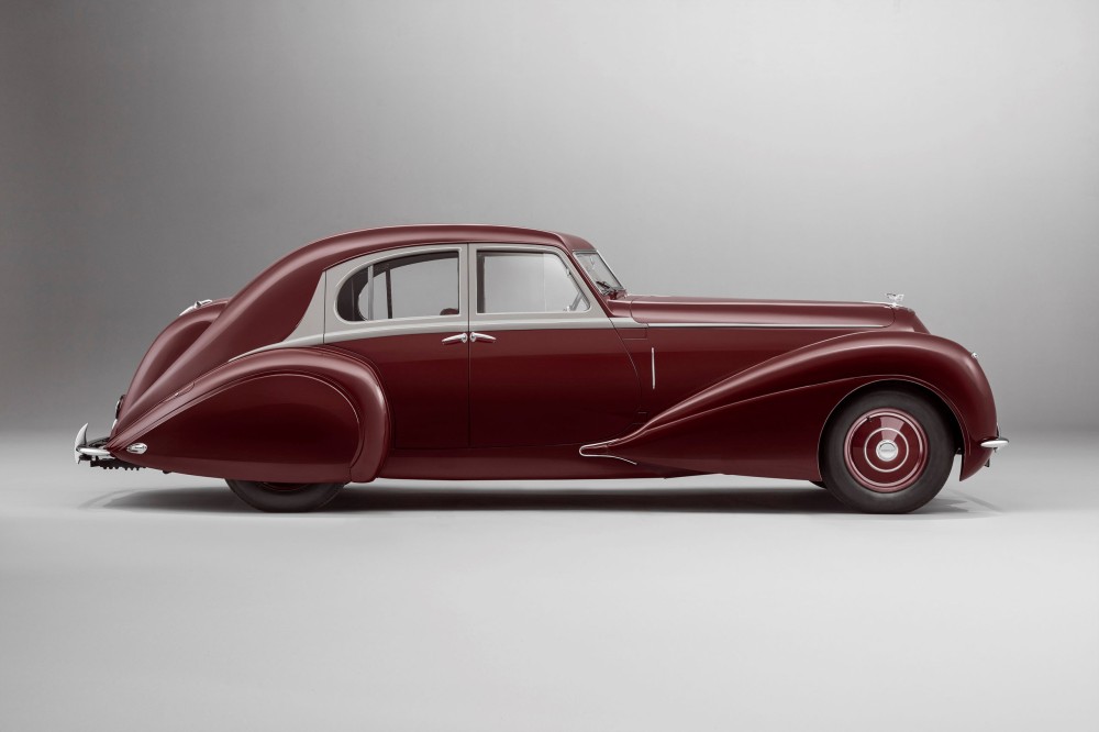 1939 Bentley Corniche - Colors of Speed