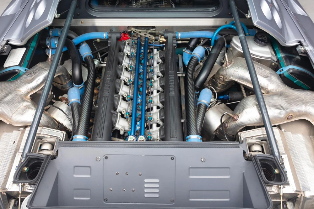 Bugatti EB 110 | Colors of Speed